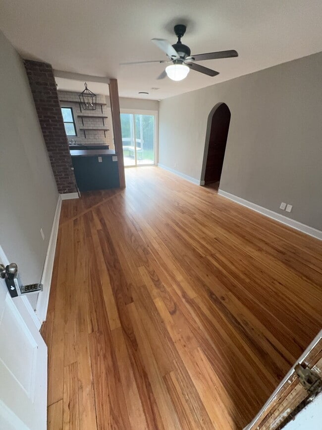 Photo - 608 N Parkwood Ln