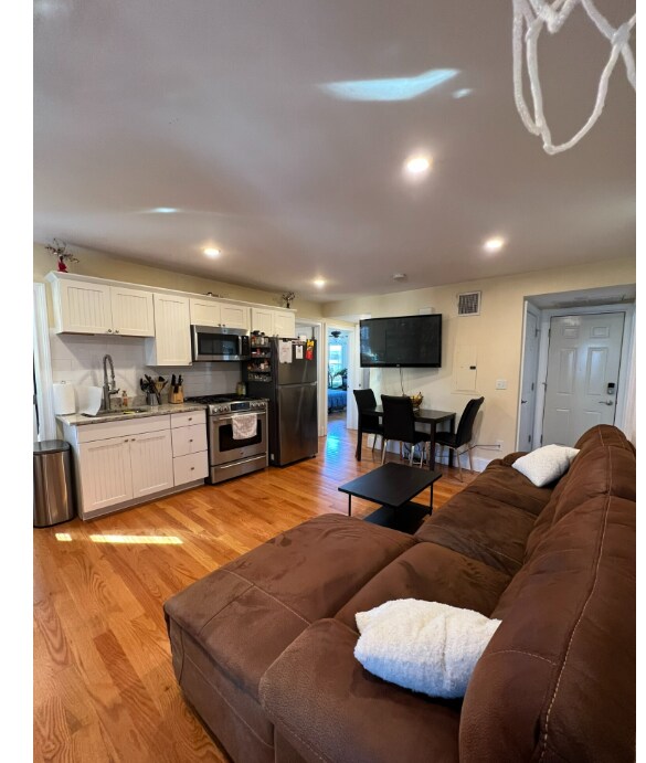 Photo - 30 Cambridge Ter