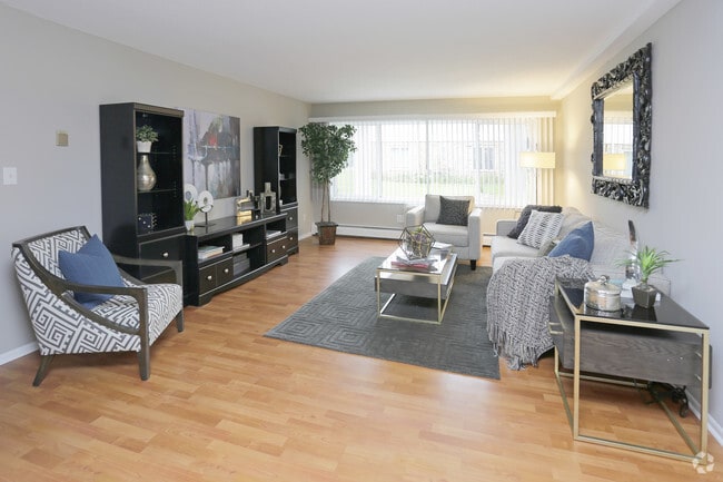 Photo - Willows On France