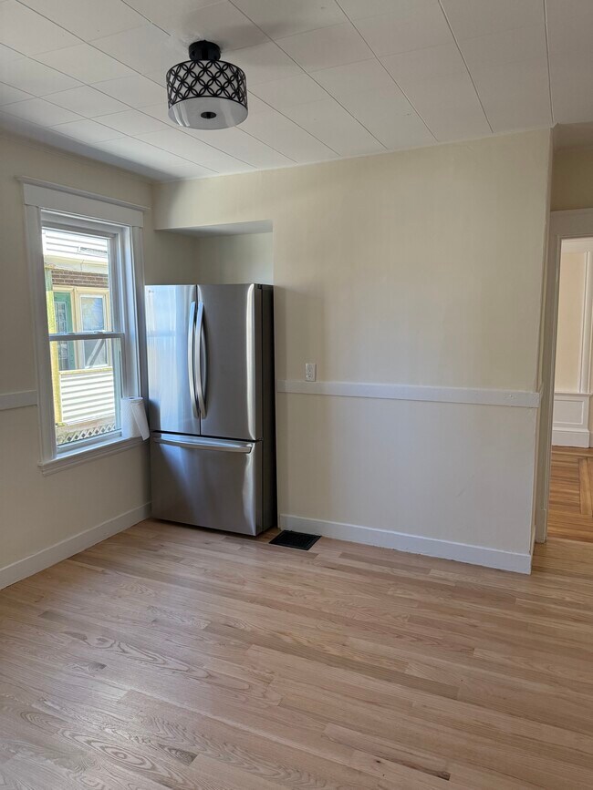 Eat-in Kitchen - 14 Porter St Unit 1F