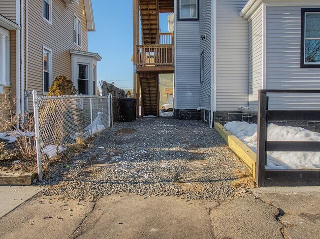 Photo - 144 Cottage St Unit 3