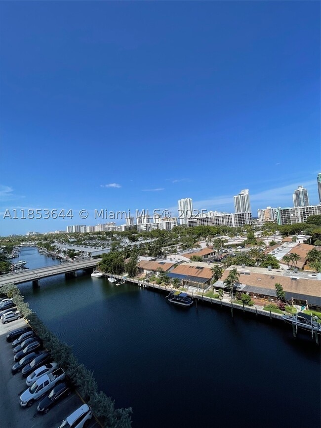 Building Photo - 2500 Parkview Dr Unit 903
