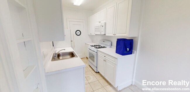 Building Photo - 100 Kilsyth Rd Unit 21