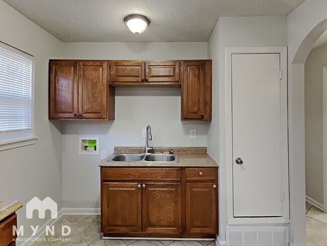 Photo - 5130 Alford St