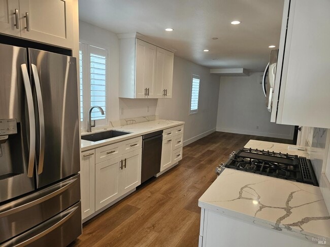 Photo - 1542 Main St