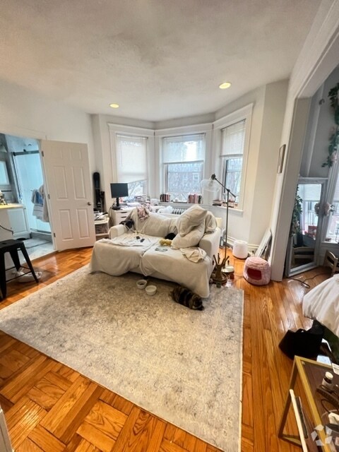 Building Photo - 84 Peterborough St Unit 5 Rental