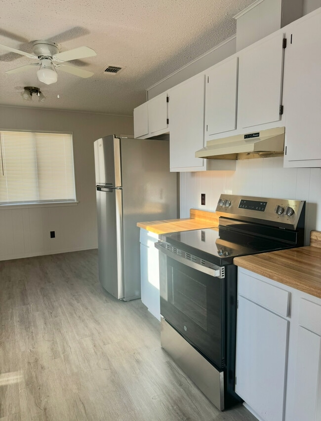 Photo - 215 Redbud Ln Unit B