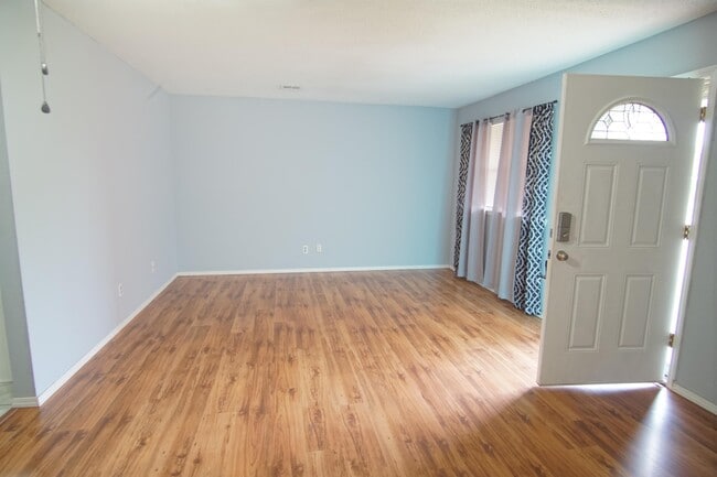 Photo - 224 E Cherry Ave