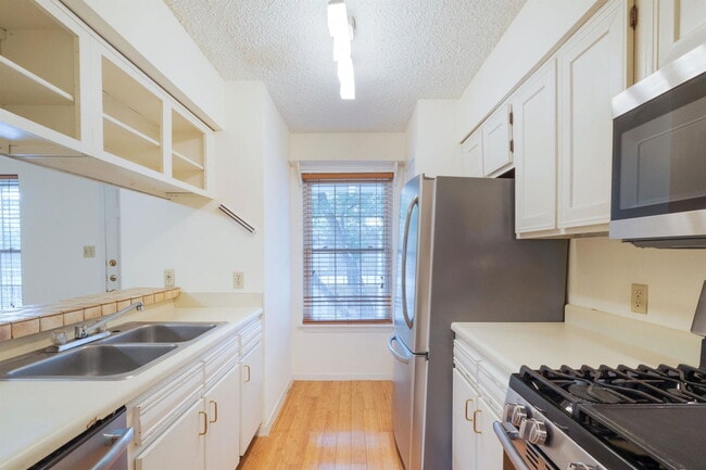 Photo - 1240 Barton Hills Dr Unit Apt 208