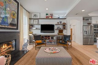 Photo - 835 Superba Ave