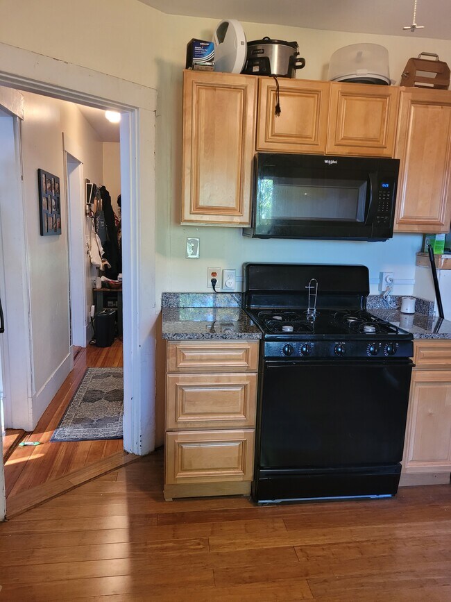 kitchen - 23 Desmond Rd Unit 2