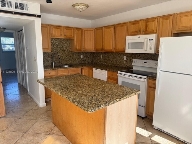 Photo - 4051 NE 13th Ave Unit 543