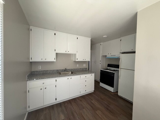 Photo - W Rose St Unit 535 W Rose St