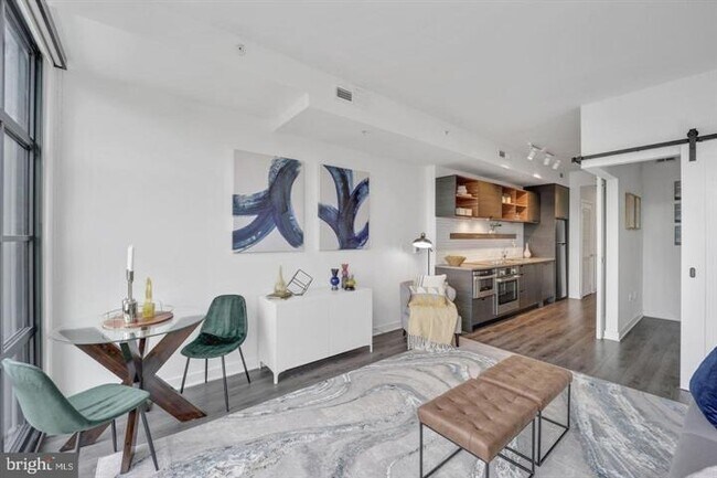 Photo - 2030 8th St NW