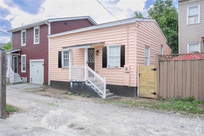 Building Photo - 405 E Anderson Ln Rental