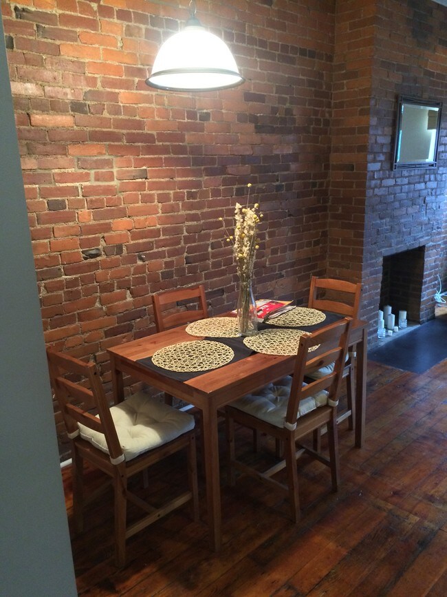Dining area - 2211 Sarah St Unit 2