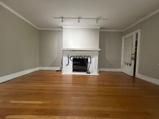 Photo - 3079 Meadowbrook Blvd