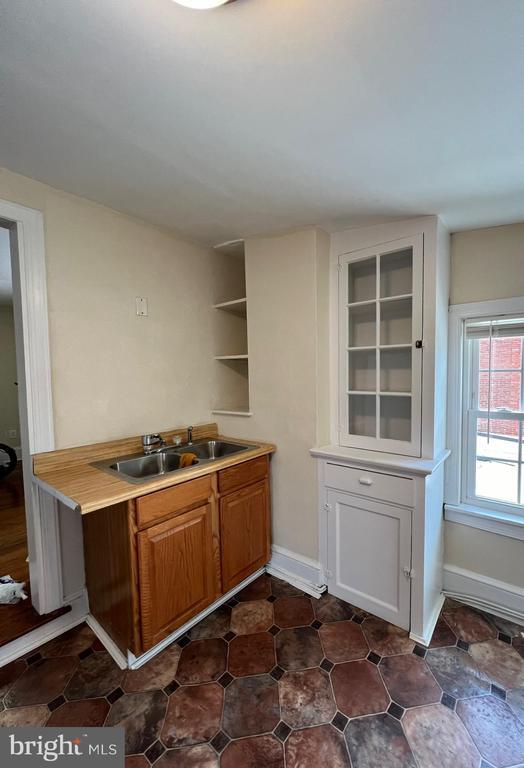 Photo - 204 W Washington St