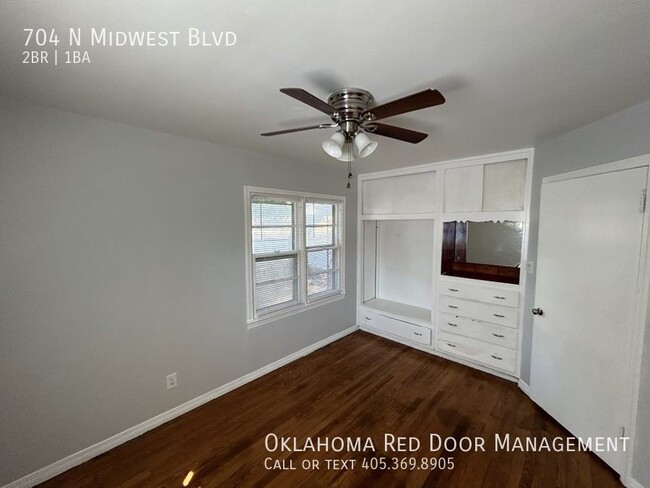 Photo - 704 N Midwest Blvd