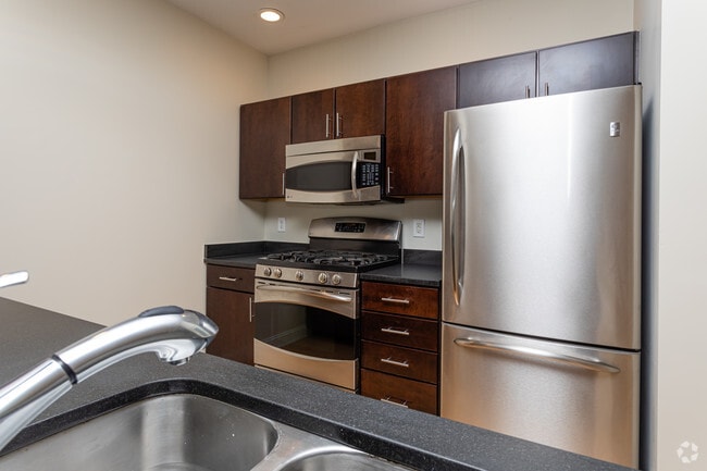 2BR, 1BA - Kitchen