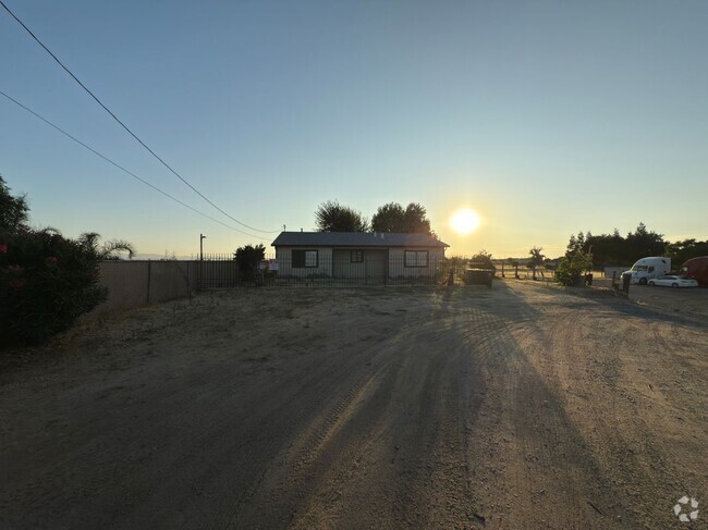 Building Photo - 375 S Airport Way Rental
