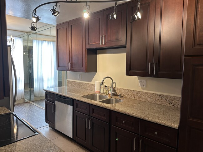 Photo - 622 S Barrington Ave Condo Unit 1004
