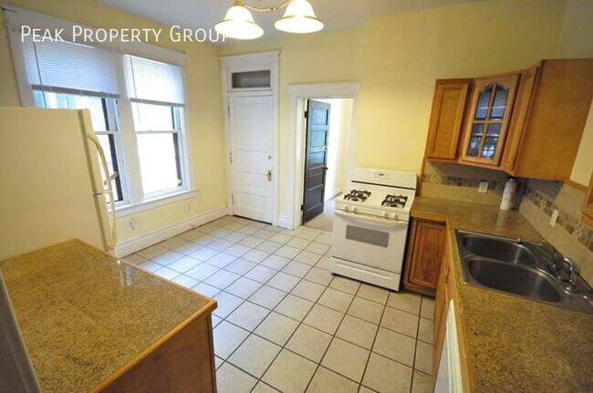 Photo - 2078 Summit St