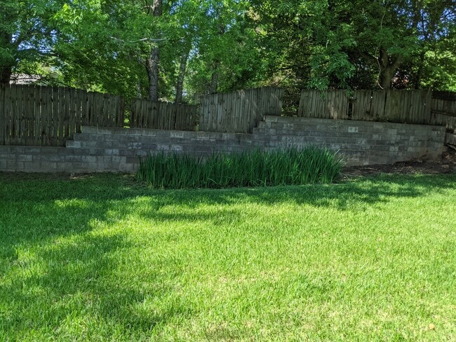 Photo - 901 N Azalea Dr