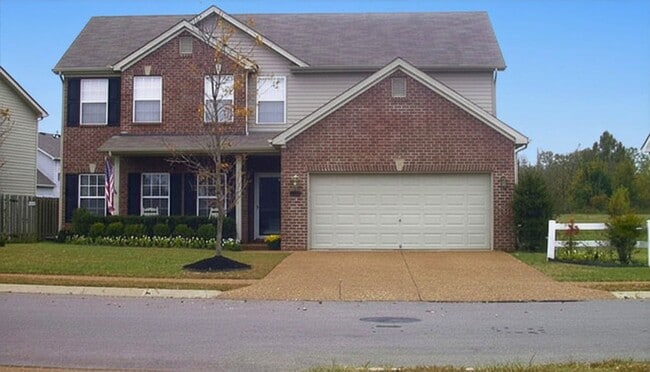 Building Photo - 4 bed, 2.5 Bath Home w/ 2 Car Garage in Franklin Green