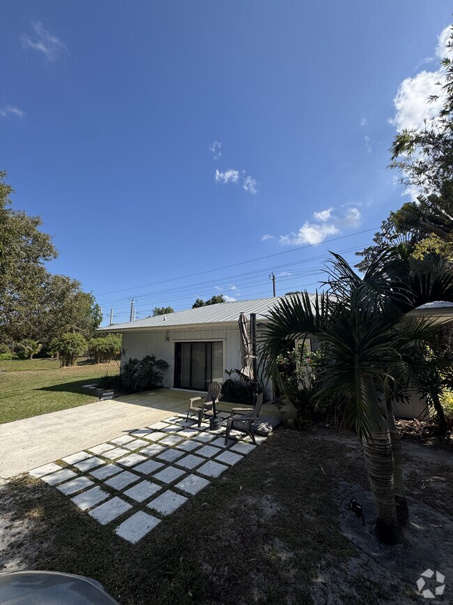 Building Photo - 186 Elaine Rd Rental