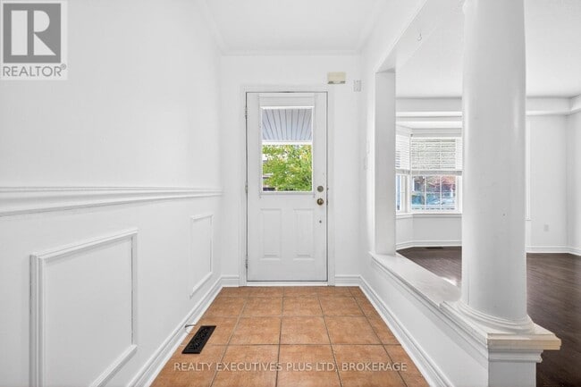 Photo - 389 Wright Crescent