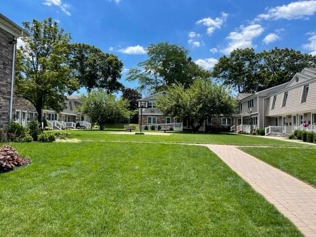 Fairfield Village At Commack