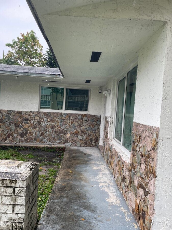 Photo - 3 Bedroom House Unidad 801 NE 2nd St  A - S