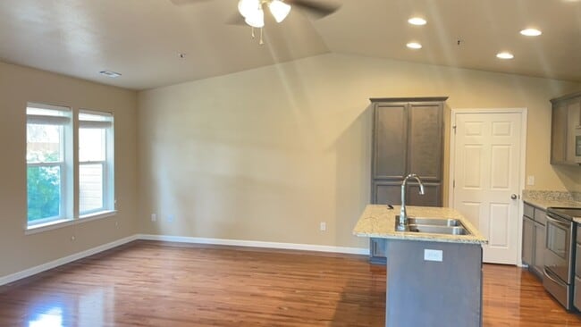 Photo - Open Floor plan 2 Bed 2 Bath Close to Downtown Jacksonville