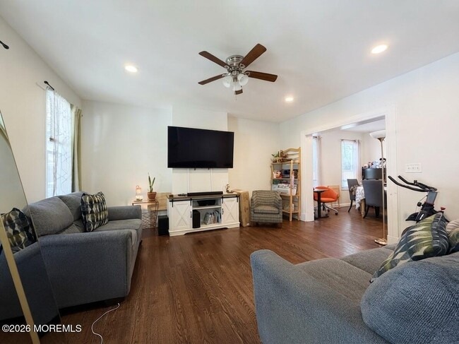 1047 Jaques Ave