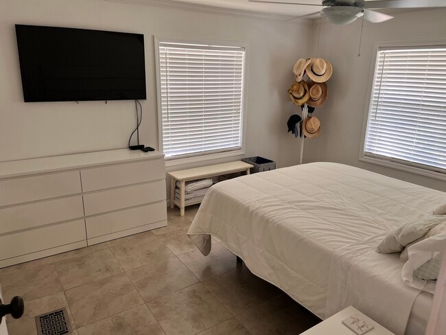 Photo - 618 N Silver Cir