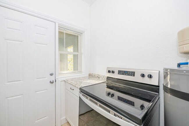 Photo - 479 30th St Unit 1
