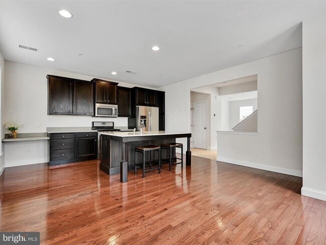 Photo - 147 Putnam Way