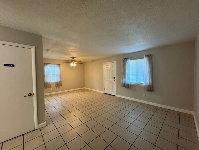 Photo - 2507 W 10th St Unit B