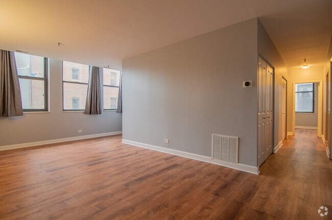 Building Photo - AVAILABLE NOW! Updated 3bd / 2bth in Prime... Unit 910 Rental