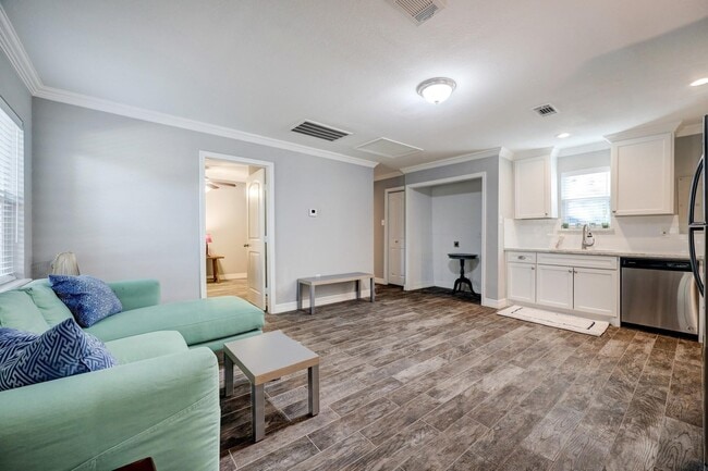Building Photo - 7206 Bayou Woods Dr Rental