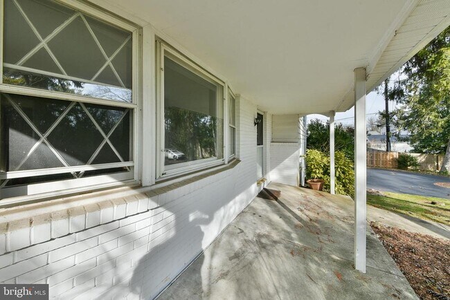 Photo - 511 E Mill Rd