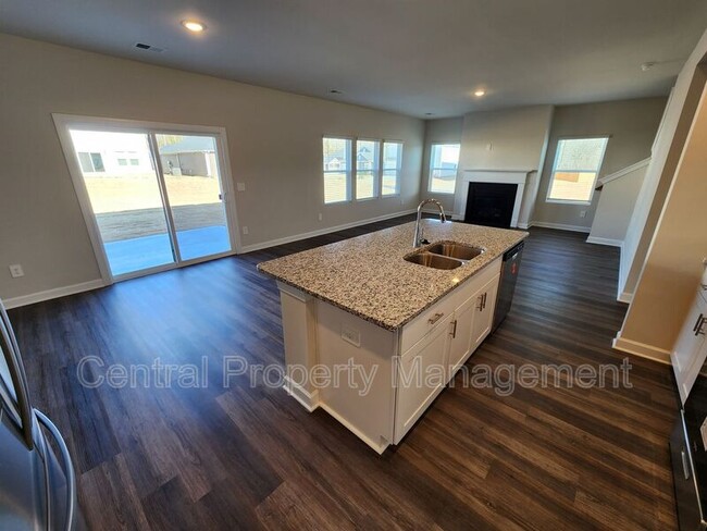 Photo - 628 Orsman Trl