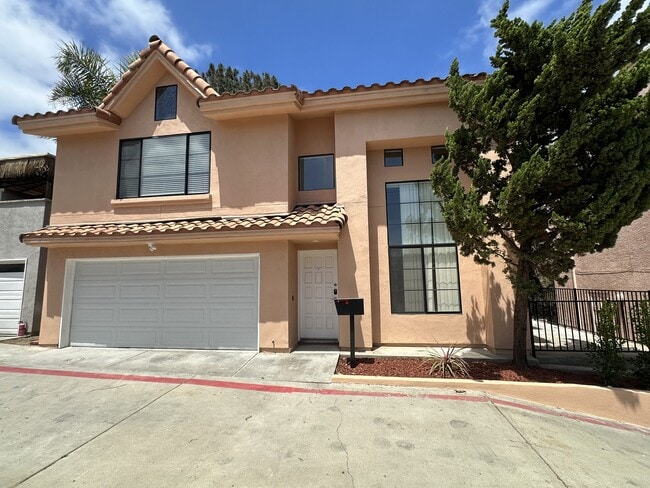 Building Photo - 2336 Walmar Ln
