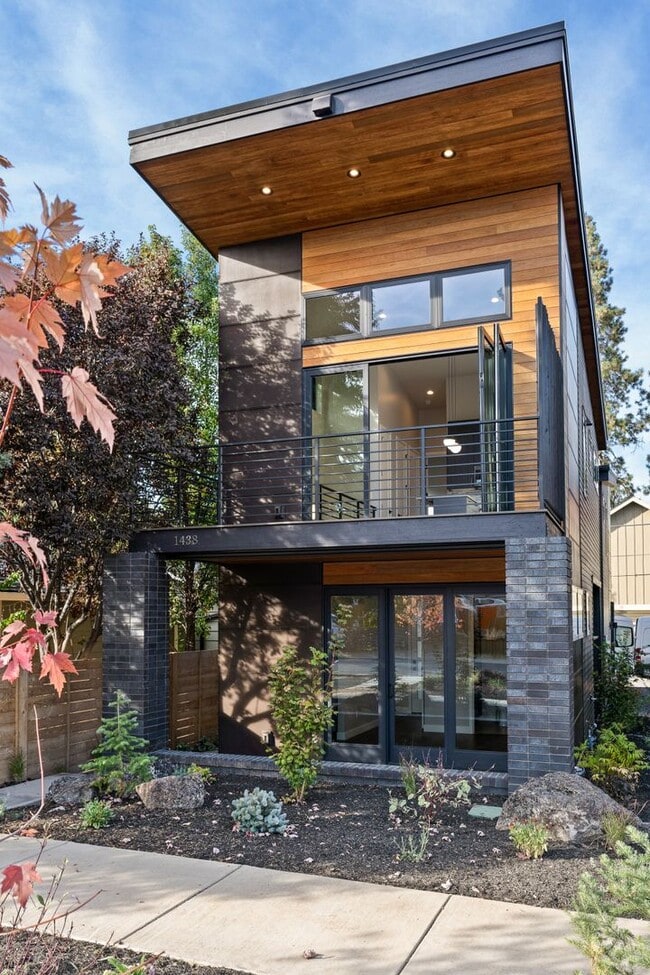 Photo - Modern Luxury and Prime Location: Fully Fu... Unidad House