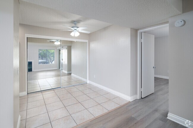 2BR, 2BA - 901SF - Dining Room