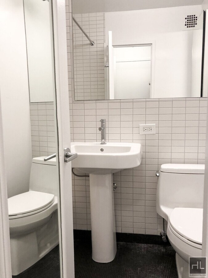 Photo - East 39th Street Unidad 19C