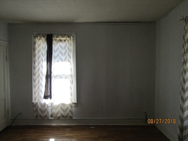 Photo - 922 Robinson Ave