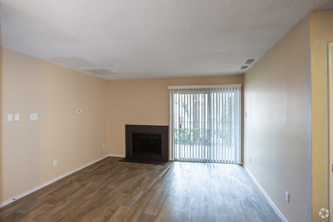 1HAB, 1BA - 658 ft² - The Fielder