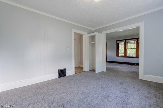 Photo - 897 Peckham St